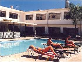Cathay Hotel - by the pool ...